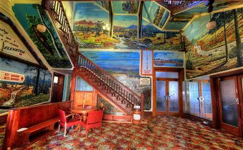 Особенности - Фойе-Возле входной двери-Дворец-Отель-Брокен-Хилл-3a7136a24795