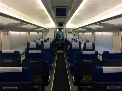 Интерьер скоростного поезда Узбекистана в экономическом классе