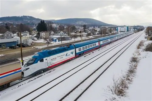 Amtrak Acela в движении-j.webp