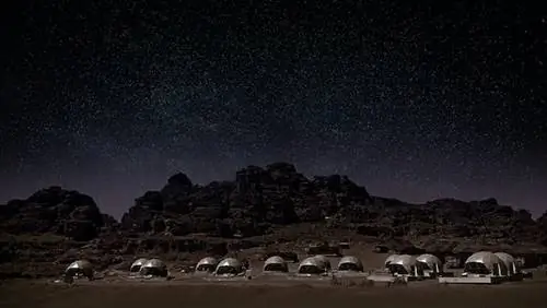 Испытайте марсианскую жизнь в лагере под куполом пустыни в Иордании