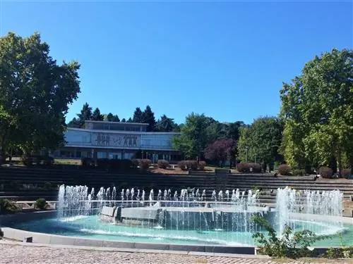 Музей истории Югославии в престижном районе Дединье.