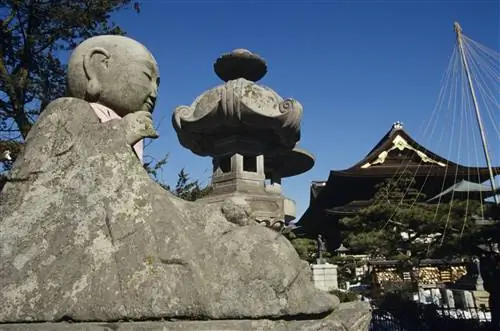 Япония, префектура Нагано, храм Зенко-дзи, статуя Бодхисаттвы Дзидзо