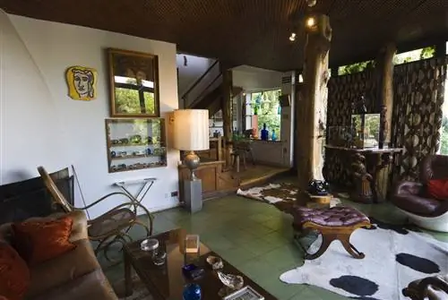 Коллекция безделушек в Casa La Chascona предлагает собственное представление о жизни Неруды.