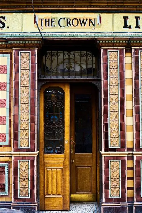 Городской паб Crown Liquor Saloon в Белфасте