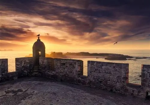 Закат над валами Эс-Сувейры, Марокко.