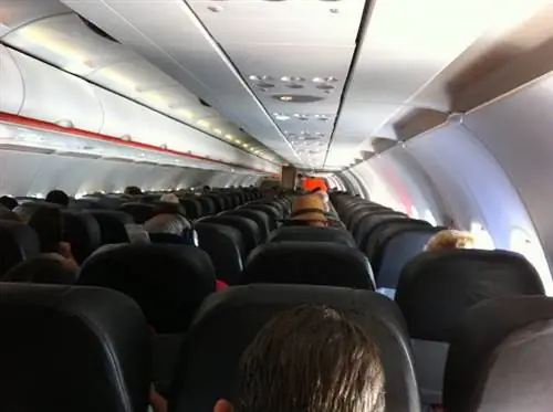 Эконом без пассажиров с удовольствием отказывается от привилегий, когда стоимость билета ниже, чем у других классов путешествий.