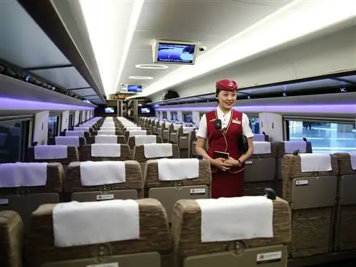 Высокоскоростная линия «Фусин» из Пекина в Шанхай - это самый быстрый поезд в мире, который движется со скоростью 350 км/ч.