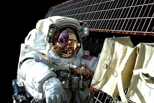 stationcdrkellyСнова в сети! Вернулся с spacewalk, а мой компьютер не работает. Реальный урок важности подключения. YearInSpace выход в открытый космос latergram connectivity iss space spacestation