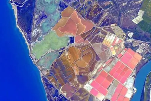 stationcdrkellyЦветовая палитра испанского побережья - привлекательный утренний вид. Доброе утро от @ISS! YearInSpace цвета красочный земля космос космическаястанция мкс утро