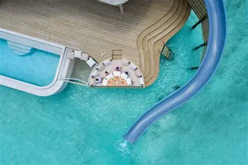 SFR 1BR Water Retreat Aerial Slide от Sandro Bruecklmeier-j.webp