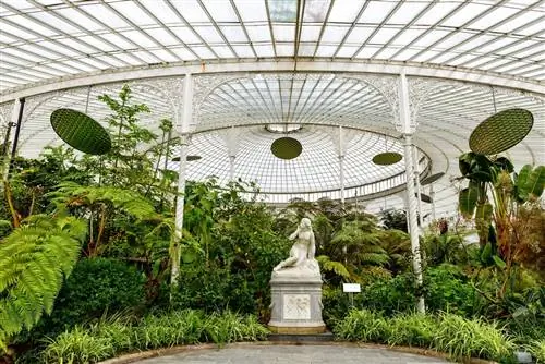 Kibble Palace, викторианская оранжерея, находится в прекрасном Ботаническом саду Глазго.
