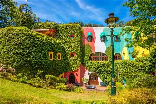 Внешний вид музея Гибли в Токио, Япония