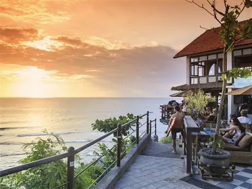 Кафе Clifftop в Улувату, Бали