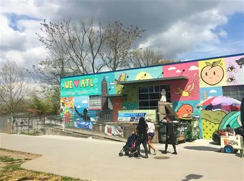 Фреска на здании вдоль поясной линии Атланты.