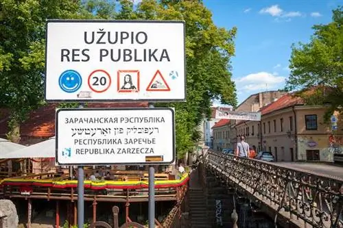 Творчество, кухня и конституция: знакомство с богемным районом Ужупис в Вильнюсе