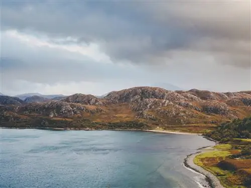 Один из самых западных участков NC500 проходит мимо небольшого пляжа в заливе Груинард.