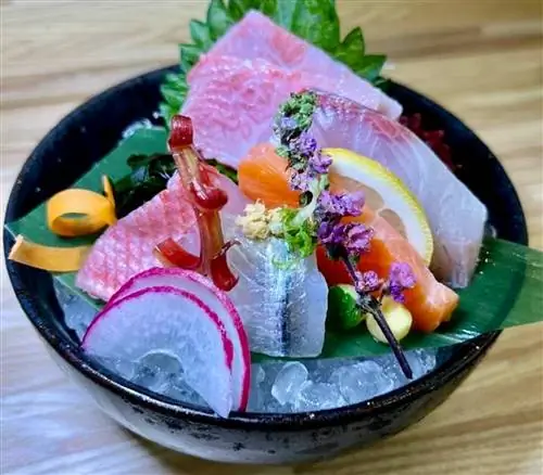 Тарелка различных сашими в Soko Sushi, Лос-Анджелес.
