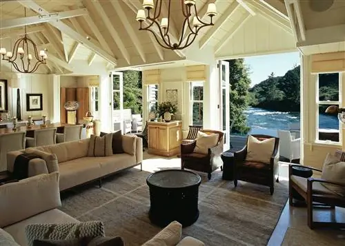 Huka Lodge с видом на бушующие воды реки Вайкато