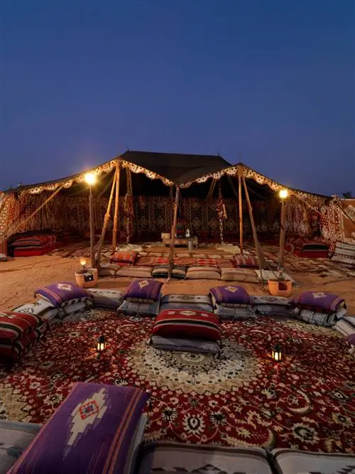 Расскажи свою собственную сказку «Тысяча и одна ночь» в лагере Bedouin Oasis Desert Camp.