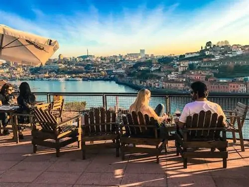 10 самых крутых баров в Порту, где можно выпить