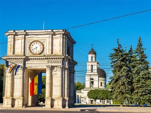 Кишиневская Триумфальная арка в Parcul Catedralei Кишиневская Триумфальная арка в Parcul Catedralei