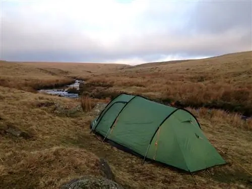 Дикий кемпинг на Дартмуре в Девоне