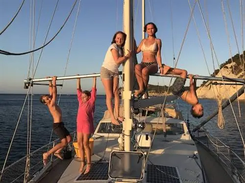 Мы променяли наши дома на жизнь в море: семьи, живущие на Средиземноморье