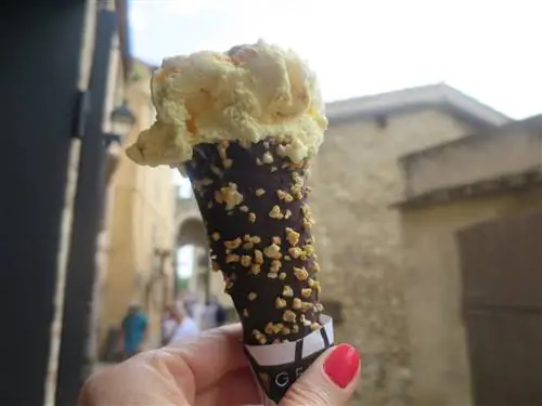 Мороженое Crema Catalana от Gelatiamo в Бесалу Мороженое Crema Catalana от Gelatiamo в Бесалу