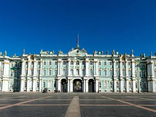 Впечатляющий Зимний дворец, дом Государственного Эрмитажа. Впечатляющий Зимний дворец, дом Государственного Эрмитажа.