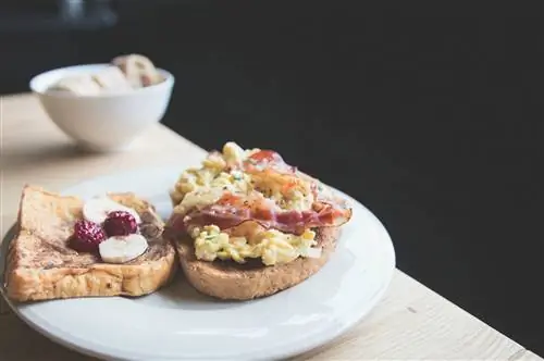 Café Luxembourg: бар ночью, бранчи днем