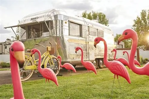 Остановитесь в старинном Airstream в этих причудливых отелях-караванах по всему миру