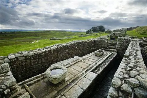 Уборные в римских руинах форта Housesteads