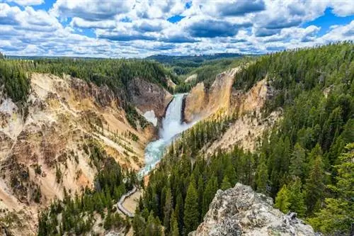 10 самых живописных водопадов Йеллоустонского национального парка и как их увидеть