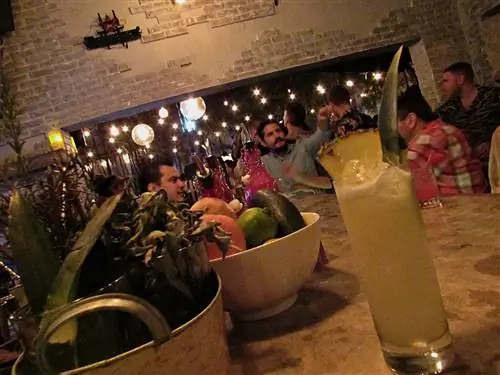 Выстроить их в