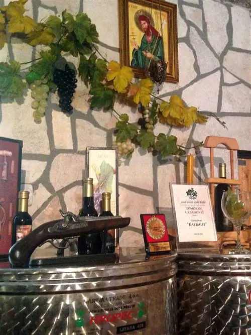 Виноградник Укшанович и дегустационный погреб у Скадарского озера
