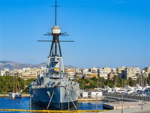 Военно-морской музей линкора Аверофф в Флисвос Марина