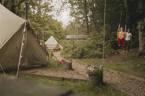 Пара наслаждается расслабляющими выходными