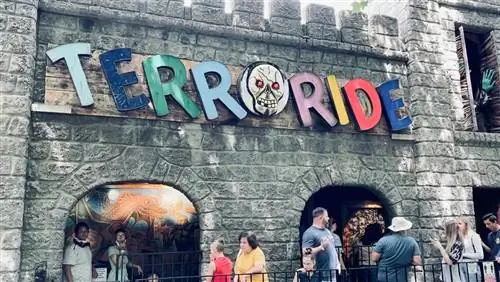 Каменный фасад Terroride в Lagoon Park