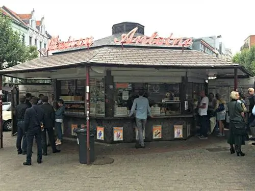 Maison Antoine в Брюсселе предлагает 29 соусов к картофелю фри