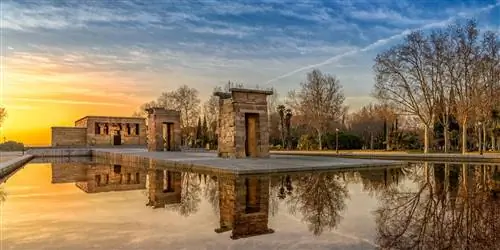 Храм Дебод на закате; бесплатные развлечения в Мадриде