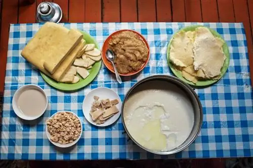 «Белый сезон»: сырки, взбитые сливки и хлеб