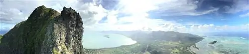 Вид назад с верховьев Ле Морн Брабант.