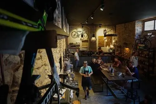 La Fabrica Coffee Works and Cycle Cafe Жирона