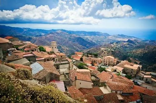 В этой итальянской деревне продают дома за 1 евро, если вы начнете ремонт в течение трех месяцев