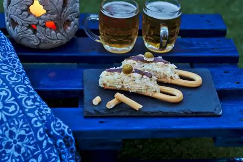 Маринера - русская салатная начинка на булочке с анчоусами и оливками, типичная для Мурсии, продукты из Испании