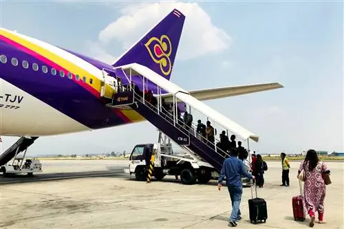 Рейс Thai Airways из Бангкока ежедневно доставляет тайские ингредиенты для ресторанов Катманду.
