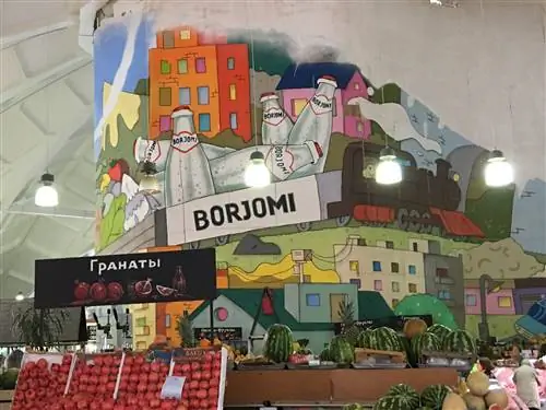 Оживленный Даниловский рынок в Москве