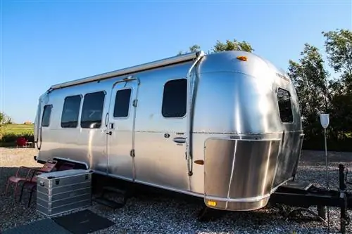 Прицепы Comfy Airstream ждут гостей в Camp Silver Island Hideaway