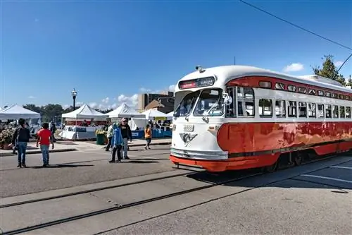 Электрический трамвай на Kenosha HarbourMarket