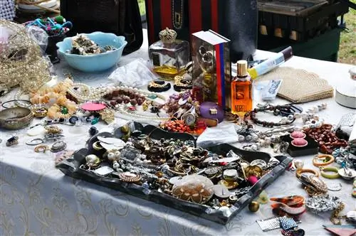 Блошиный рынок First Monday Trade Days в Кантоне, штат Техас, США - старейший и крупнейший блошиный рынок в США.